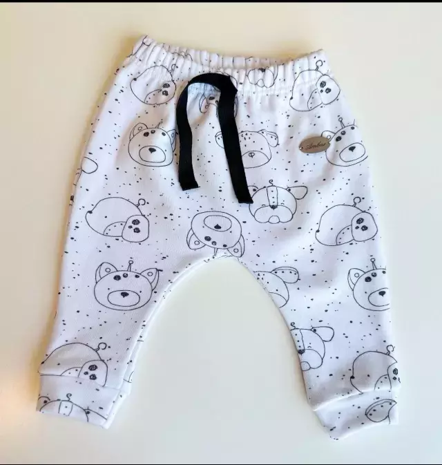 CONJUNTO DE LA CAMPERA B Y N (PANTALON)
